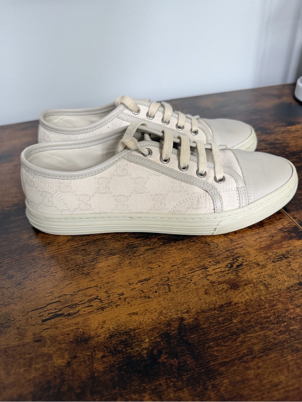 Gucci Women's Beige Gg Canvas Low-Top Sneakers Size 37